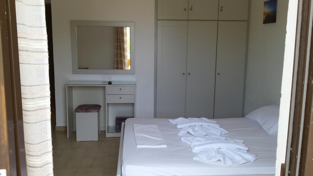 Rooms Leonidas Kíssamos Екстериор снимка