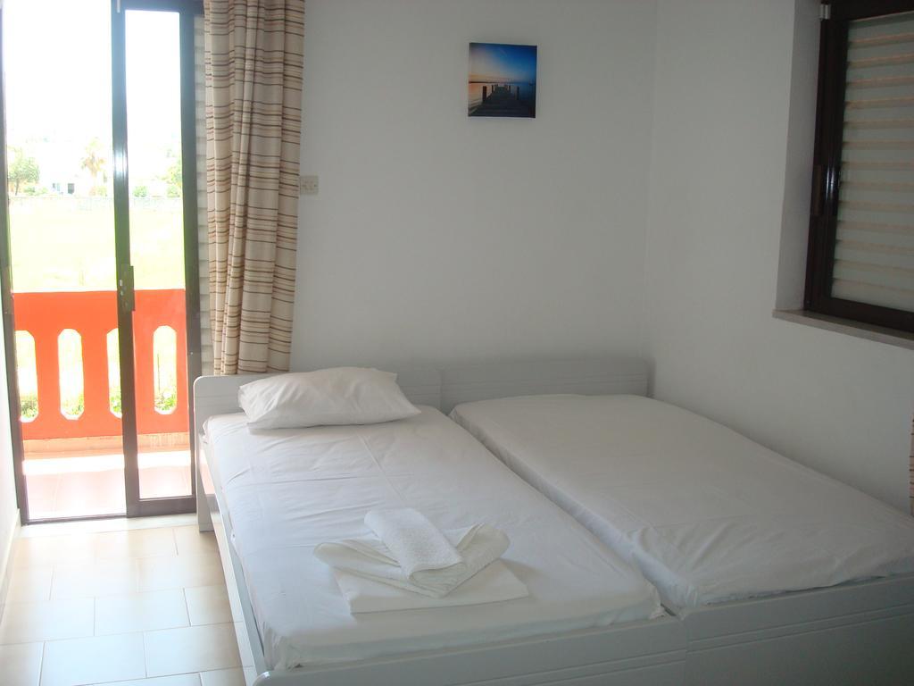 Rooms Leonidas Kíssamos Екстериор снимка